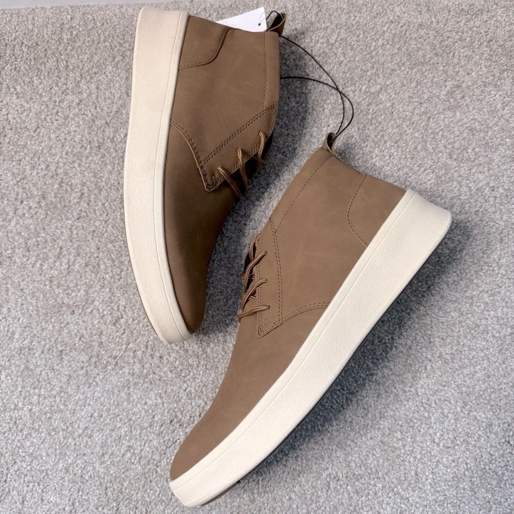 NWB IZOD men’s Palmer Chukka shoes brown/ cream size 9